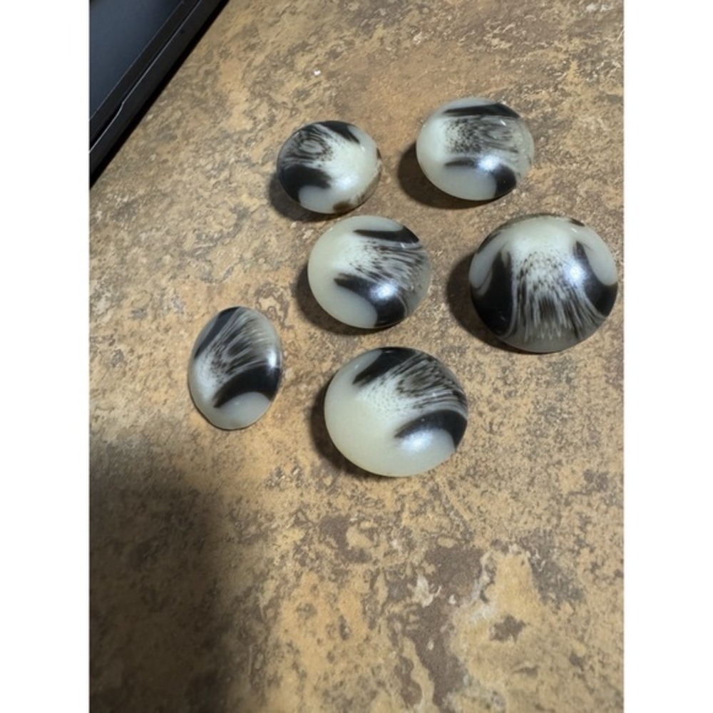 Large‎ Sweater Buttons (6) Resin?